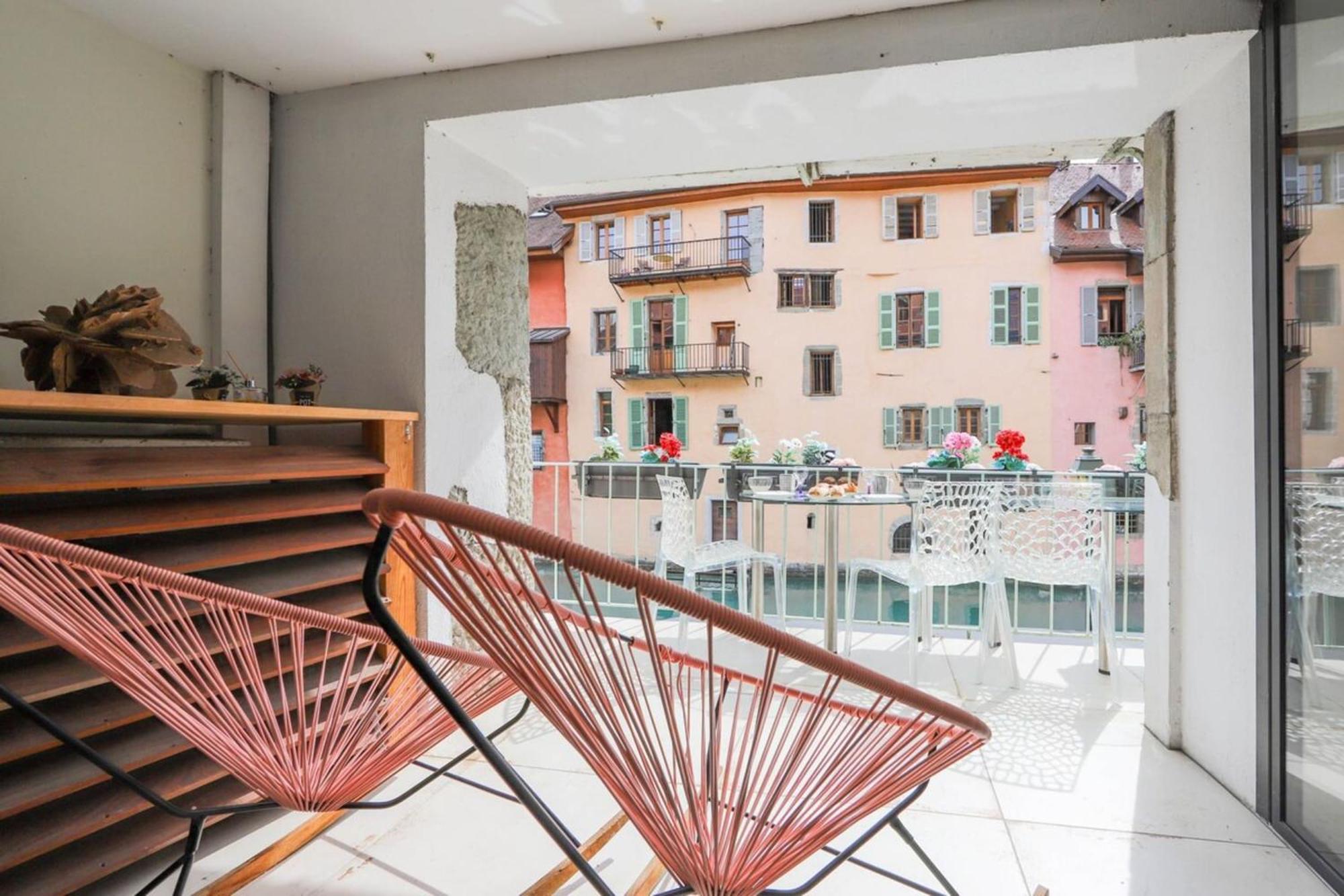 L'Eau Vive Jacuzzi Et Sauna En Vieille Ville 5 Annecy Exterior photo