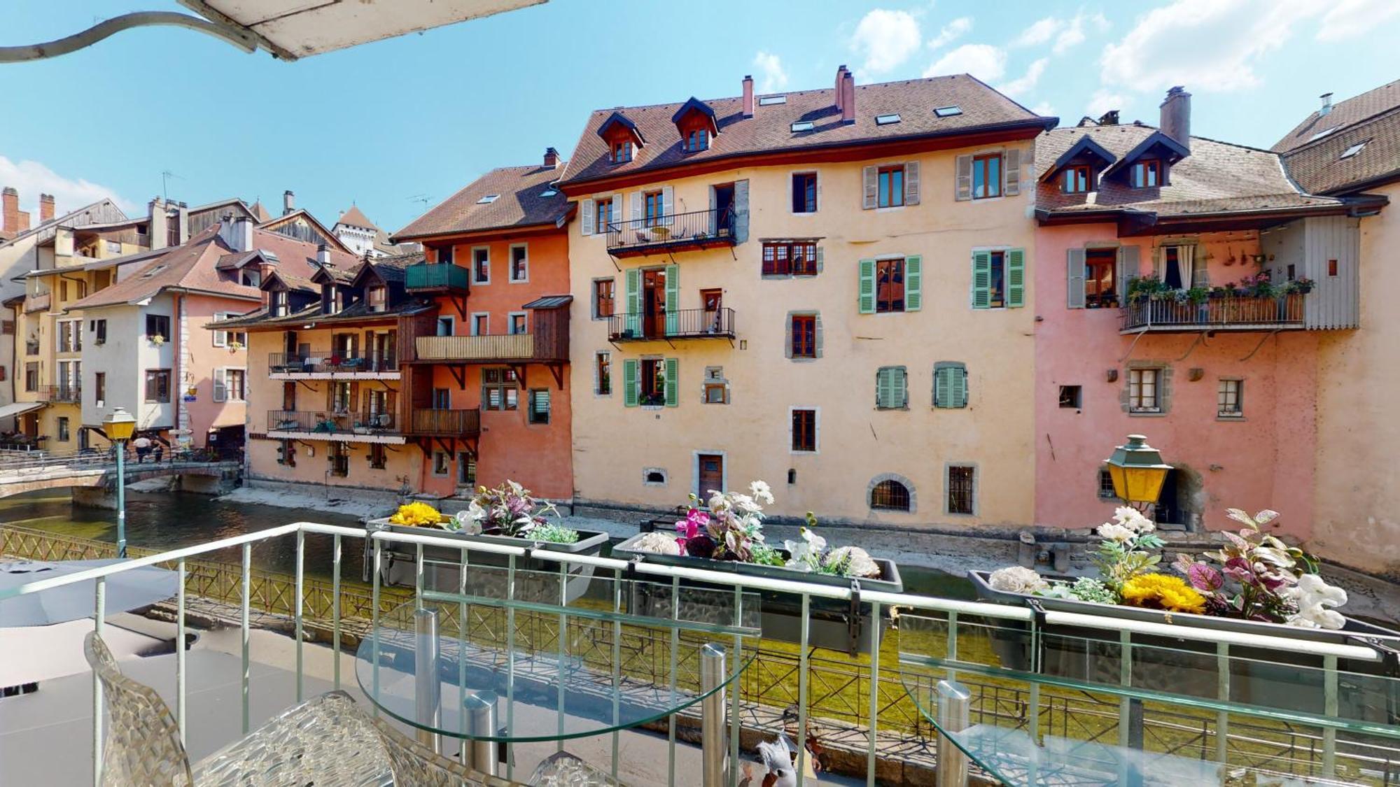 L'Eau Vive Jacuzzi Et Sauna En Vieille Ville 5 Annecy Exterior photo